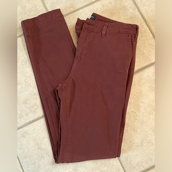 Like New American Eagle outfitters 360 extreme flex mens slim wine color 29 x 32 - Picture 1 of 7